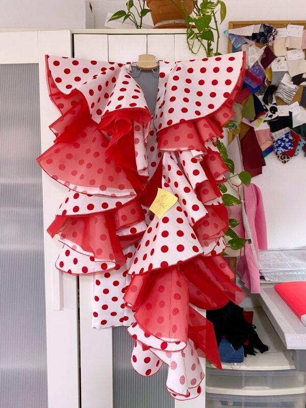 imagen de una prenda hecha en el curso de moda flamenca