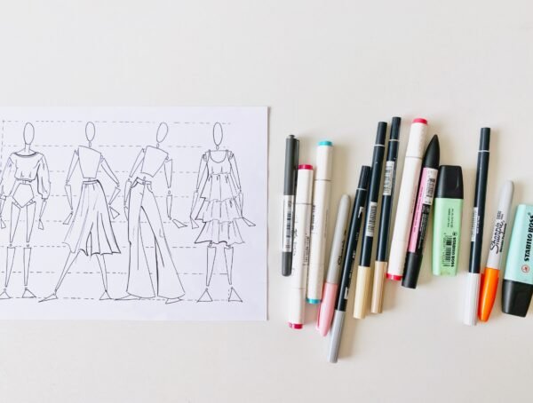 imagen de unos dibujos hechos en el curso de ilustración de moda