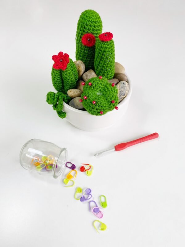imagen de un cactus de 'peluche' hecho en la clase de Iniciacion al amigurumi
